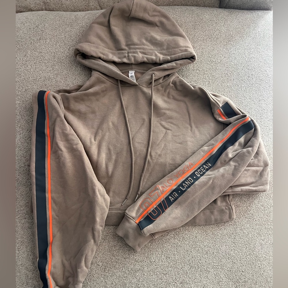 Women’s ALO Yoga Tan Hoodie (cropped)